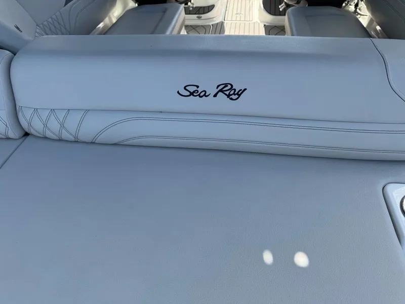 Slide: The Image of Sea Ray SLX 260 Surf 2024 - 11