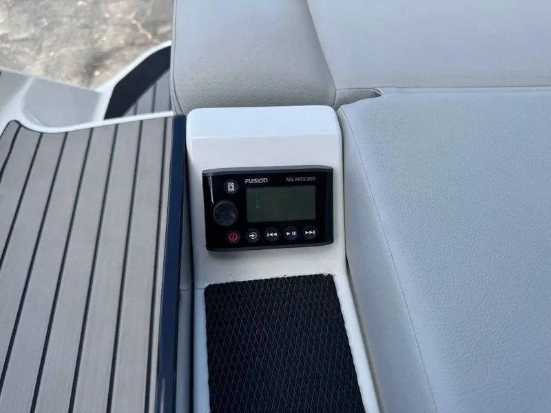 Slide: The Image of Sea Ray SLX 260 Surf 2024 - 12