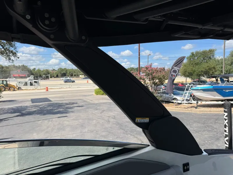 Slide: The Image of Sea Ray SLX 260 Surf 2024 - 13