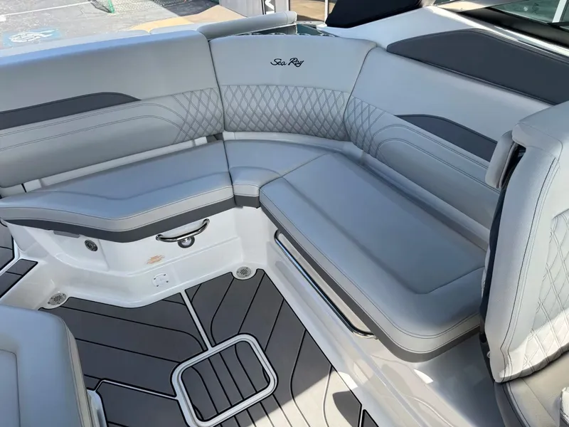 Slide: The Image of Sea Ray SLX 260 Surf 2024 - 18