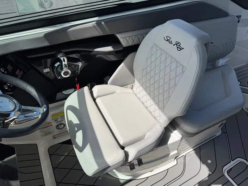 Slide: The Image of Sea Ray SLX 260 Surf 2024 - 19