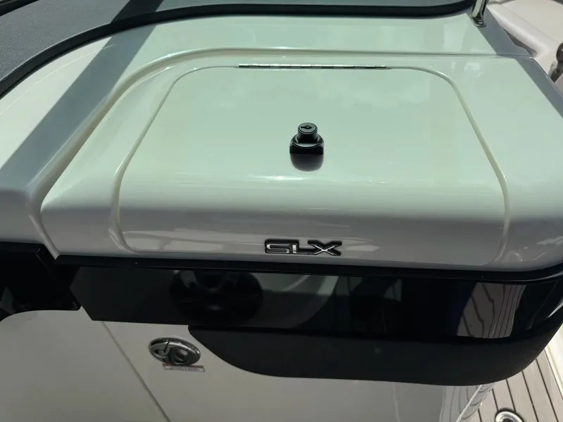 Slide: The Image of Sea Ray SLX 260 Surf 2024 - 21
