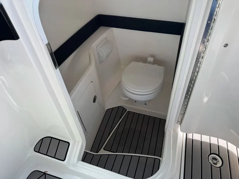 Slide: The Image of Sea Ray SLX 260 Surf 2024 - 22