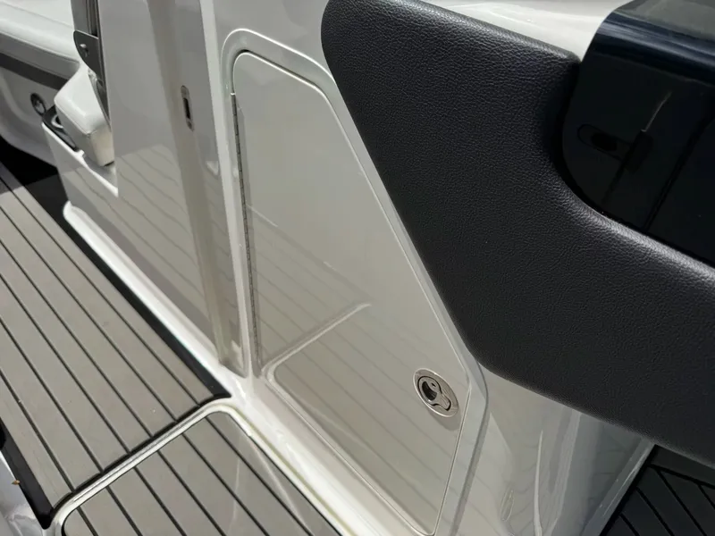 Slide: The Image of Sea Ray SLX 260 Surf 2024 - 26