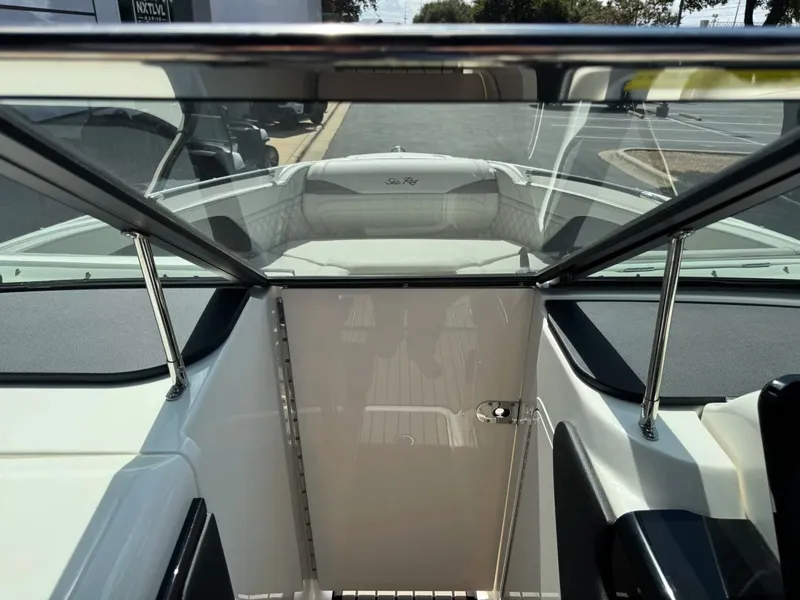 Slide: The Image of Sea Ray SLX 260 Surf 2024 - 27