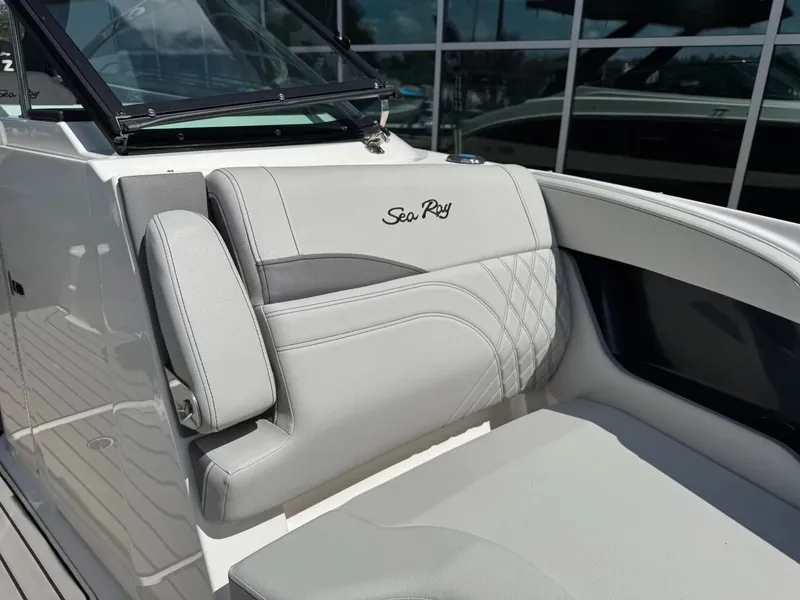 Slide: The Image of Sea Ray SLX 260 Surf 2024 - 29