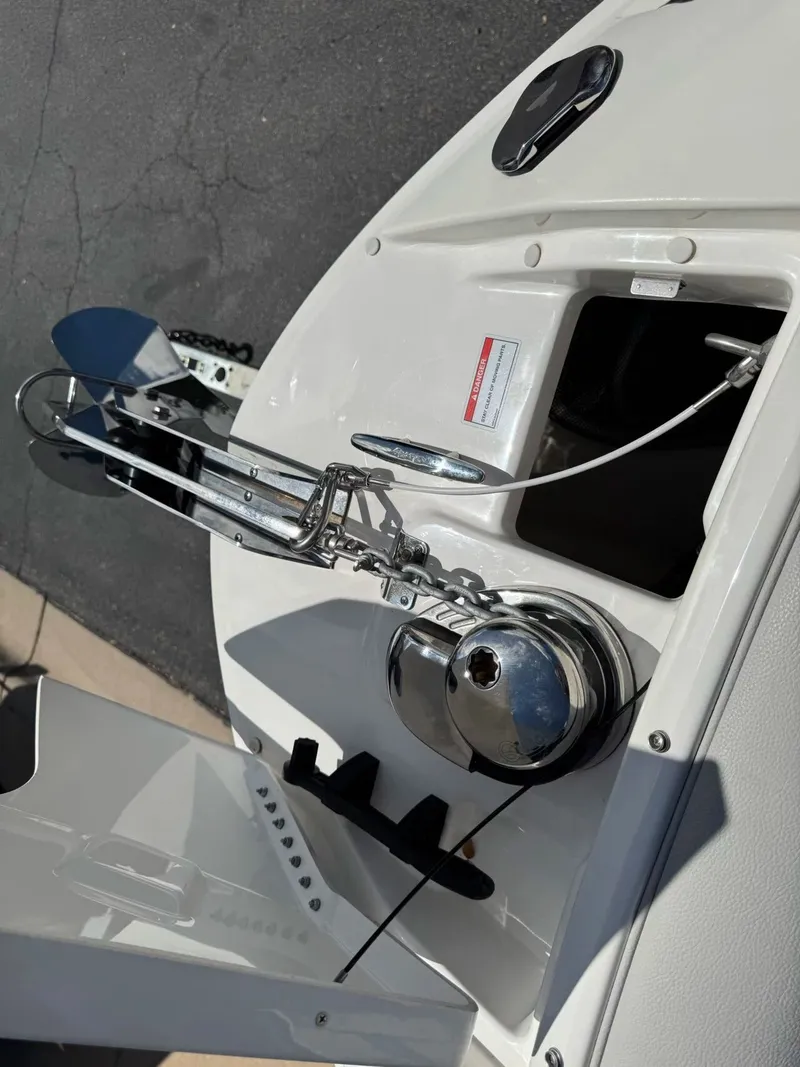 Slide: The Image of Sea Ray SLX 260 Surf 2024 - 34