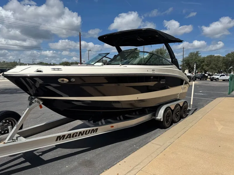 Slide: The Image of Sea Ray SLX 260 Surf 2024 - 40