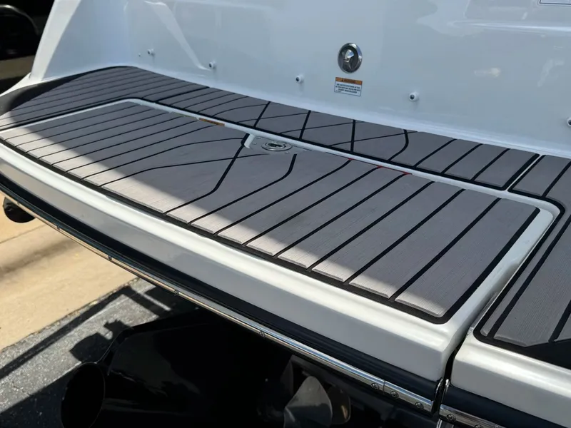 Slide: The Image of Sea Ray SLX 260 Surf 2024 - 6