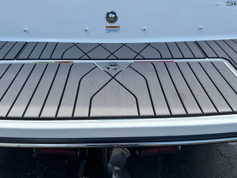 Slide: The Image of Sea Ray SLX 260 Surf 2024 - 9