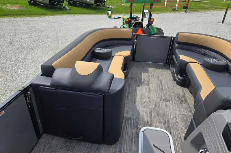 Slide: The Image of 2025 Avalon Catalina QUAD LOUNGER SHIFT interior with luxurious seating and modern design. - 5