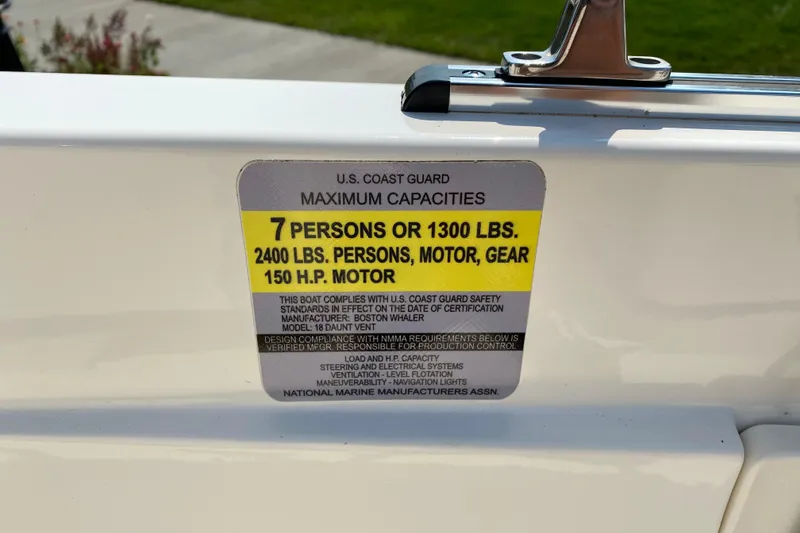 Slide: The Image of Capacity label on 2001 Boston Whaler 18 Dauntless boat, 7 persons or 1300 lbs. - 43