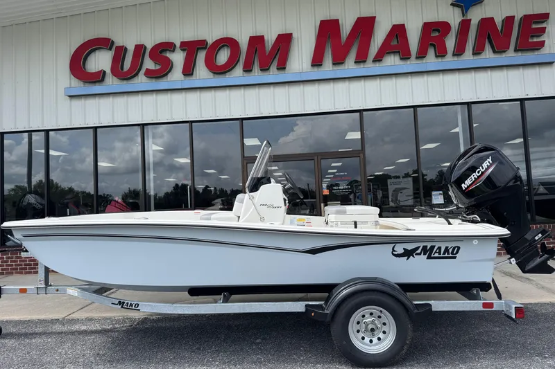 The Image of 2026 Mako Pro Skiff 15 CC boat displayed at Custom Marine dealership. - 0
