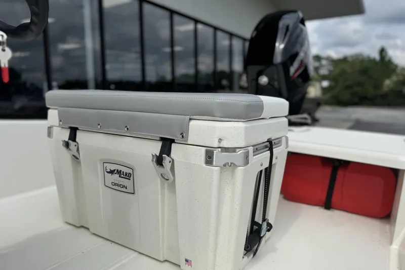 Slide: The Image of 2026 Mako Pro Skiff 15 CC with Orion cooler and cushioned seat. - 7