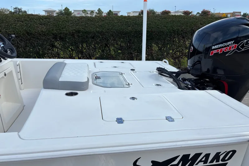 Slide: The Image of 2026 Mako 18 Pro Skiff boat with Mercury Pro XS engine, white deck, and seating. - 10