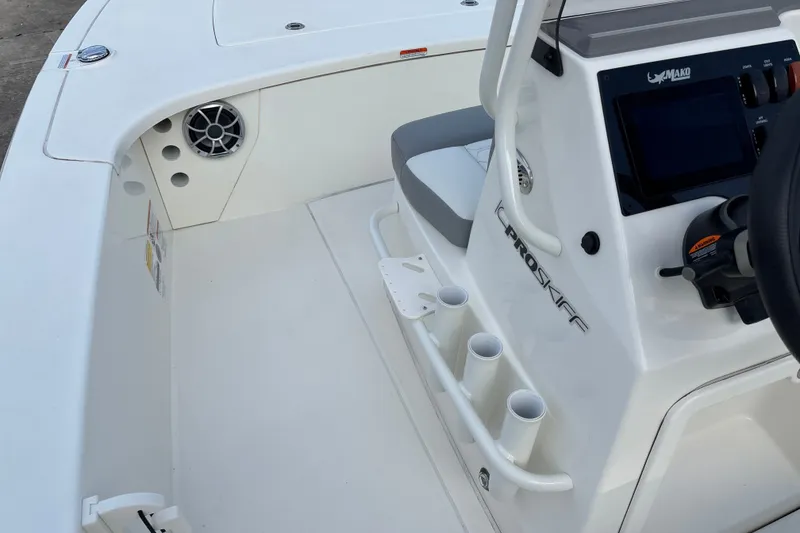Slide: The Image of 2026 Mako 18 Pro Skiff boat interior with steering console and rod holders. - 14