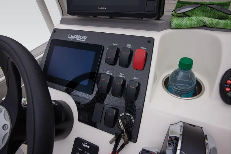 Slide: The Image of Mako 18 Pro Skiff 2026 - 10