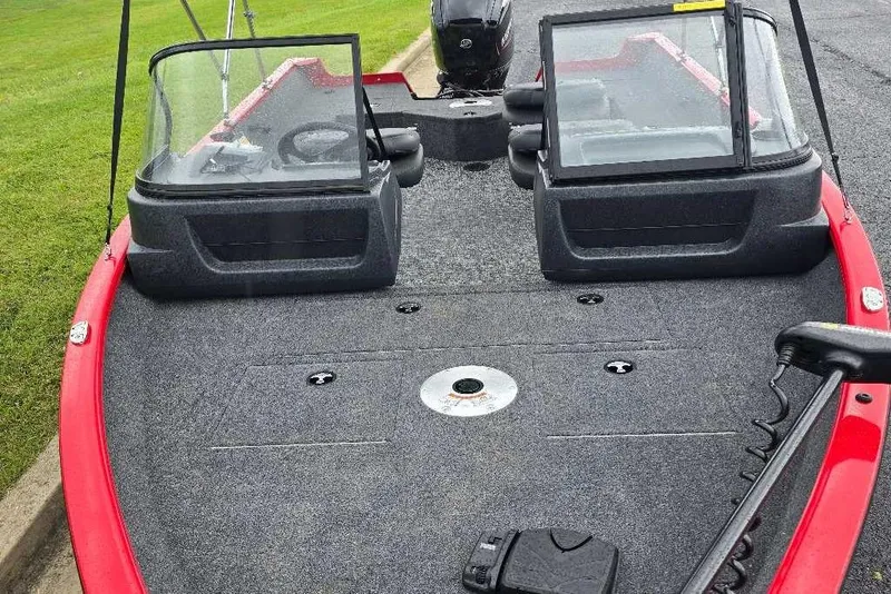 Slide: The Image of Tracker Pro Guide V-16 WT 2026 - 5