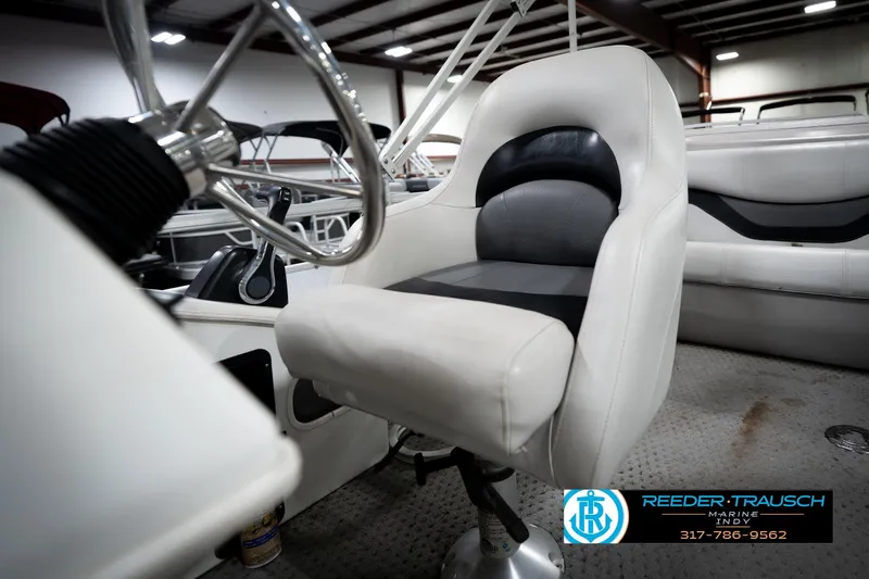 Slide: The Image of Throttle control lever on a 1991 Godfrey Sanpan SP 2200 boat. - 39