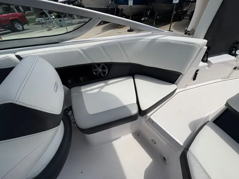 Slide: The Image of Regal 2000 ES 2020 - 11