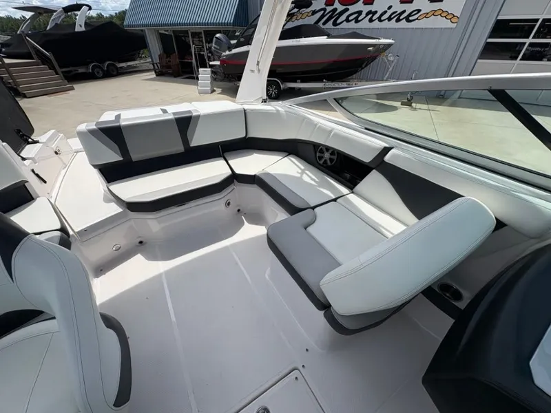 Slide: The Image of Regal 2000 ES 2020 - 12