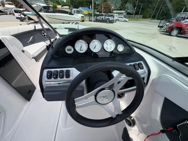 Slide: The Image of Regal 2000 ES 2020 - 14