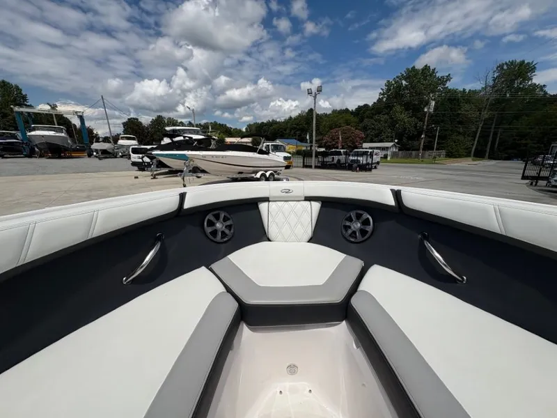 Slide: The Image of Regal 2000 ES 2020 - 15