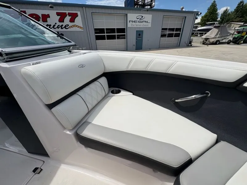 Slide: The Image of Regal 2000 ES 2020 - 16