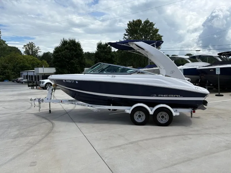 Slide: The Image of Regal 2000 ES 2020 - 7