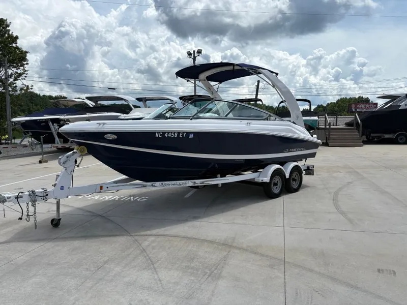 Slide: The Image of Regal 2000 ES 2020 - 8