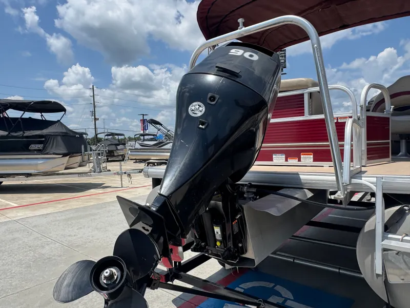 Slide: The Image of Sun Tracker PB22DLX 2013 - 10