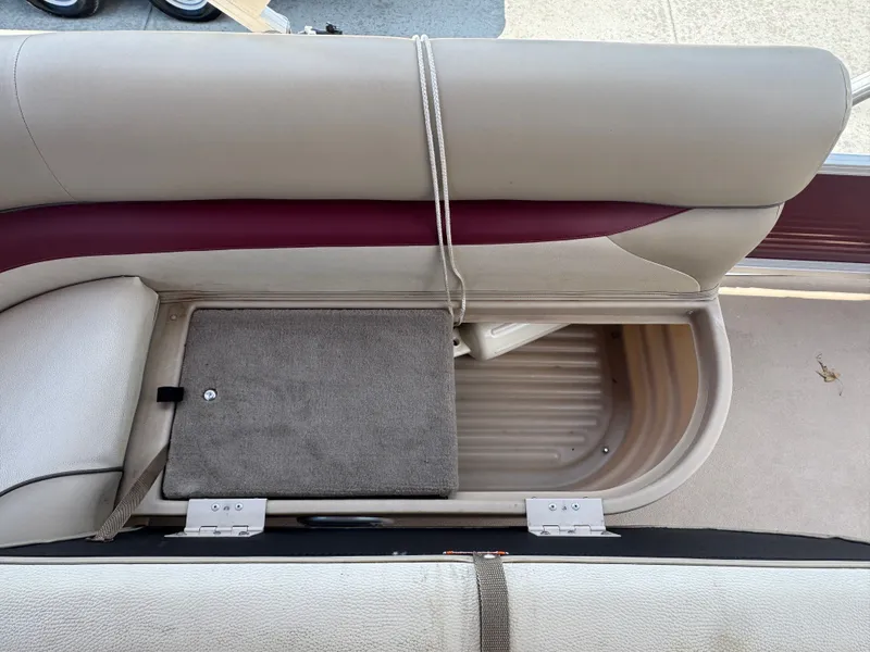 Slide: The Image of Sun Tracker PB22DLX 2013 - 15