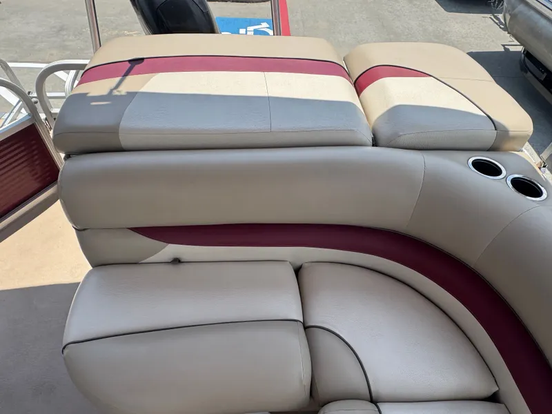 Slide: The Image of Sun Tracker PB22DLX 2013 - 19