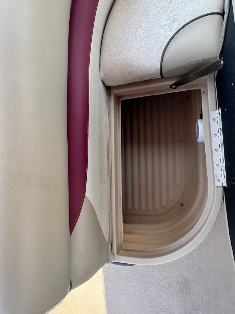 Slide: The Image of Sun Tracker PB22DLX 2013 - 20