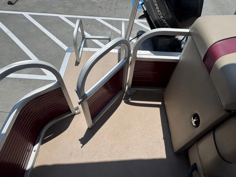 Slide: The Image of Sun Tracker PB22DLX 2013 - 21