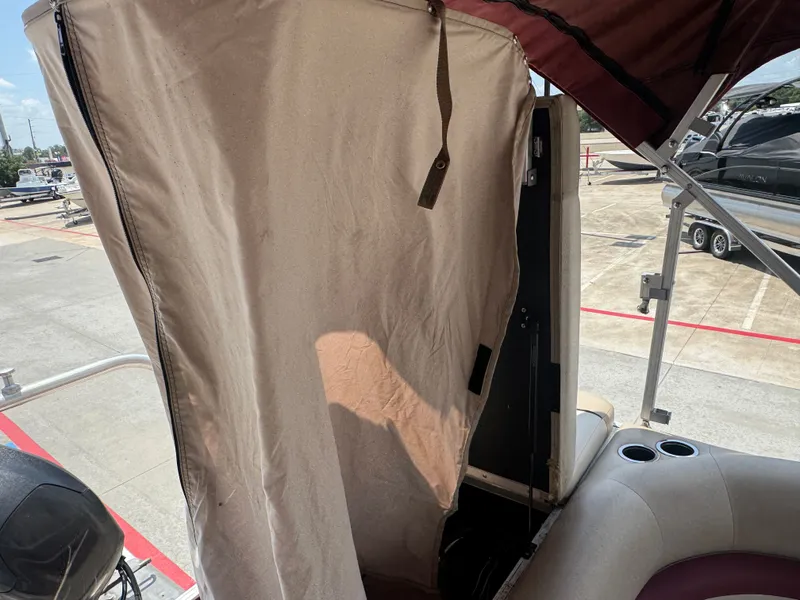 Slide: The Image of Sun Tracker PB22DLX 2013 - 23