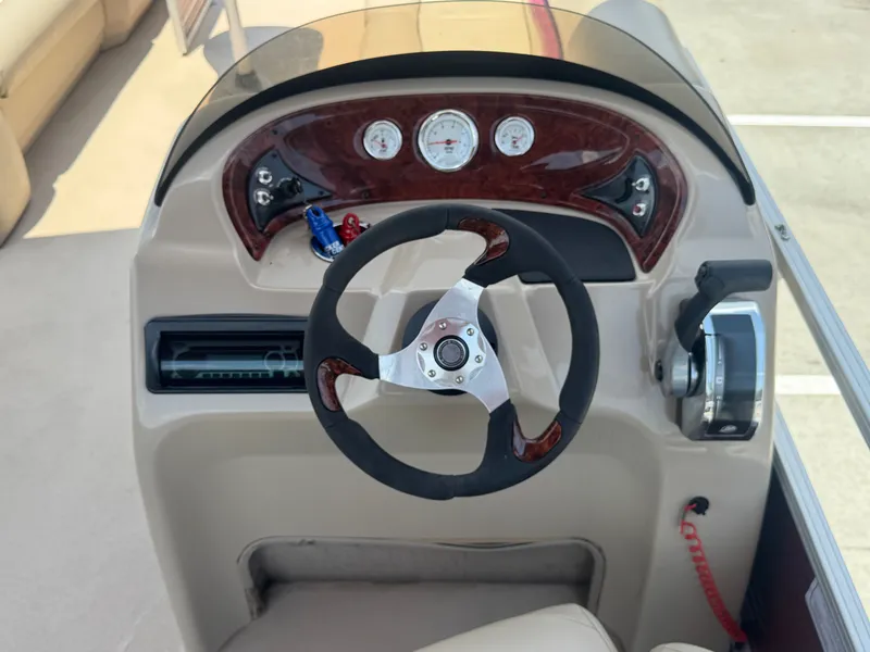 Slide: The Image of Sun Tracker PB22DLX 2013 - 25