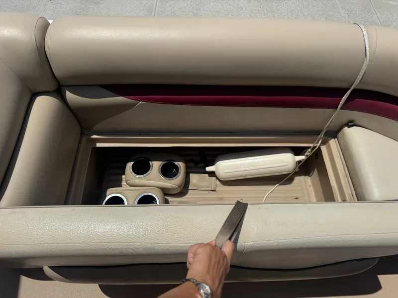 Slide: The Image of Sun Tracker PB22DLX 2013 - 29