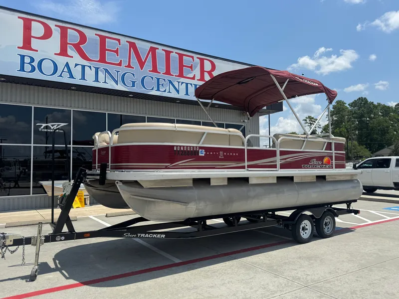 Slide: The Image of Sun Tracker PB22DLX 2013 - 3