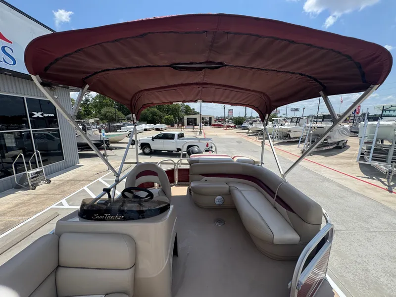 Slide: The Image of Sun Tracker PB22DLX 2013 - 30