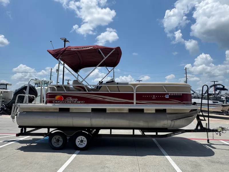 Slide: The Image of Sun Tracker PB22DLX 2013 - 8