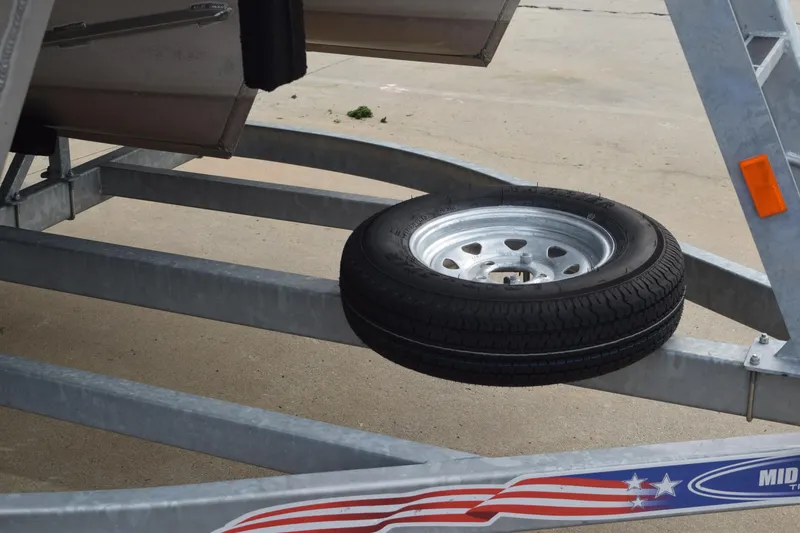 Slide: The Image of Trailer with spare tire for Qwest L-Class 822 RLS, 2025 model. - 44