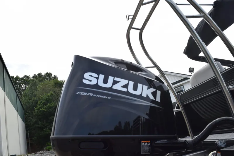 Slide: The Image of Suzuki four-stroke engine on 2025 Qwest L-Class 822 RLS boat, outdoor setting. - 6
