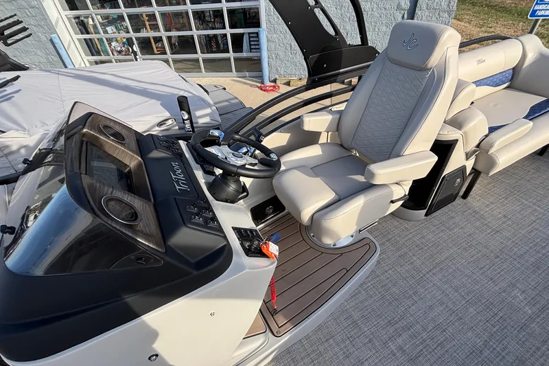 Slide: The Image of 2026 JC Neptoon 25TT Sport boat interior with luxury seating and modern dashboard. - 28