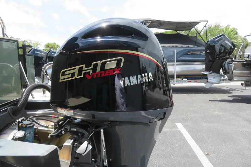 Slide: The Image of Yamaha SHO VMAX engine on 2026 Avalon 2385 Venture 85 Rear Fish boat in Sarasota, FL. - 14