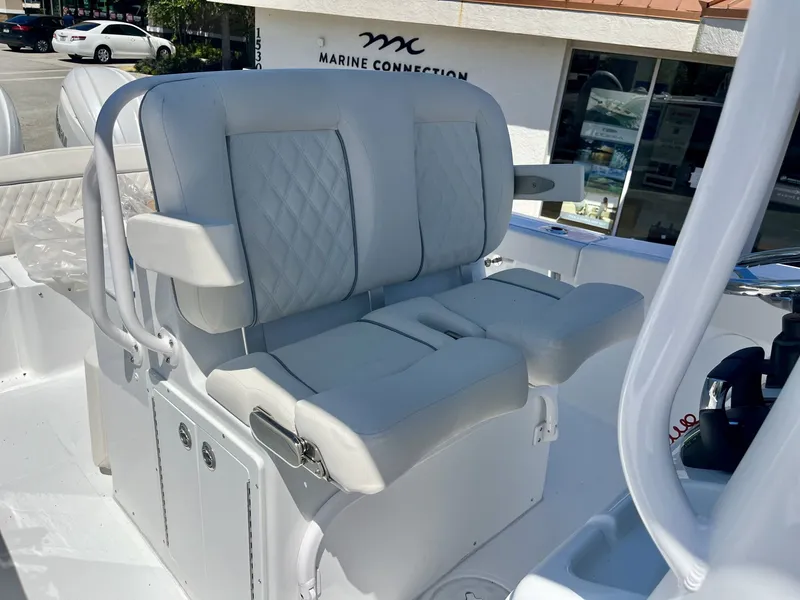 Slide: The Image of Sea Hunt Ultra 275 SE 2026 - 24