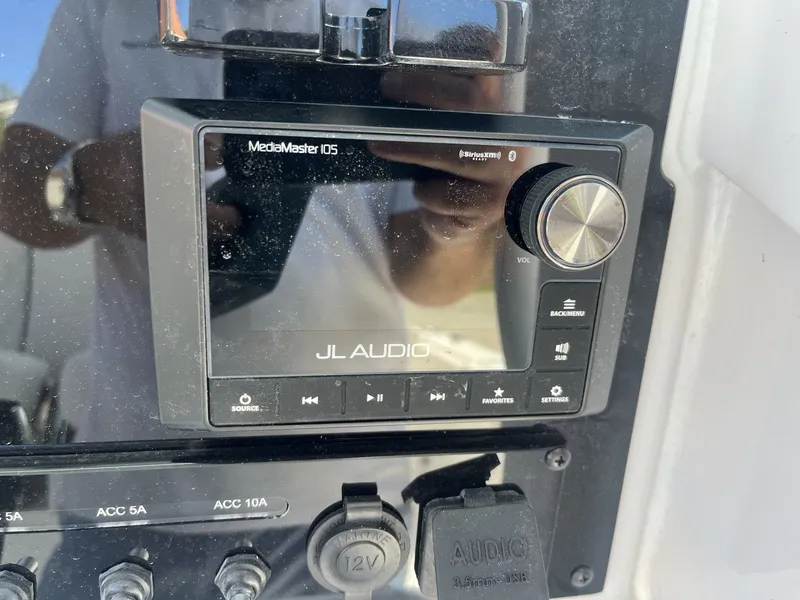 Slide: The Image of Sea Hunt Ultra 275 SE 2026 - 14