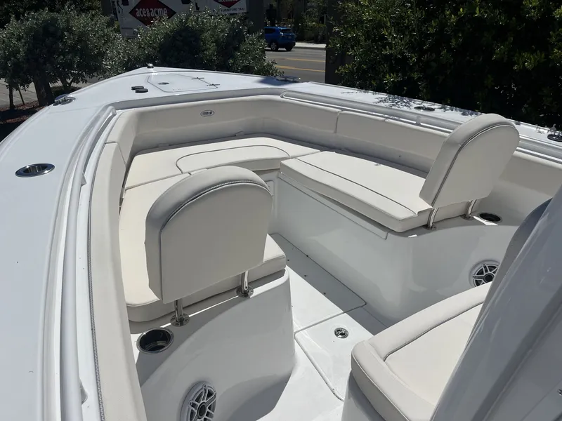 Slide: The Image of Sea Hunt Ultra 275 SE 2026 - 16