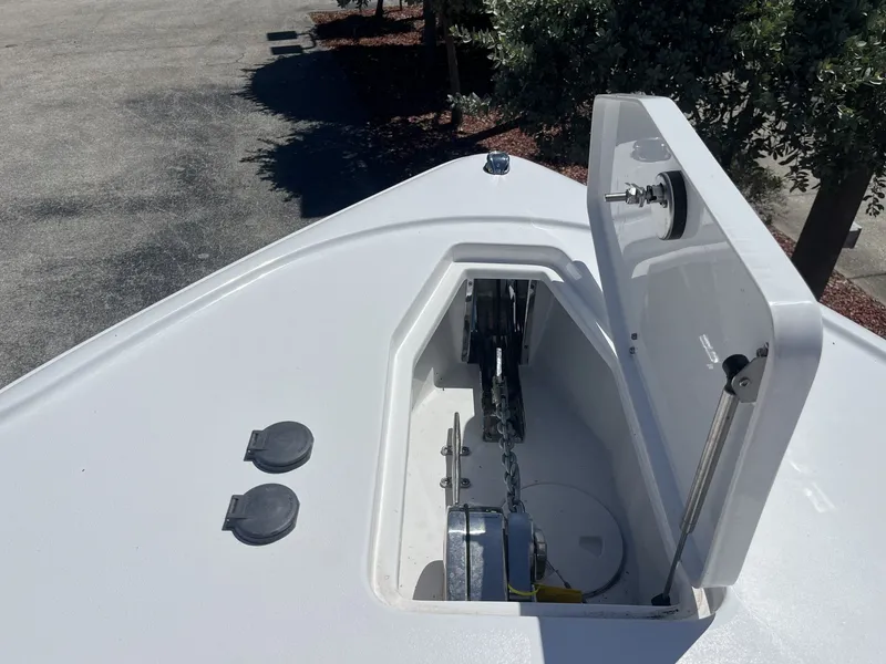 Slide: The Image of Sea Hunt Ultra 275 SE 2026 - 21