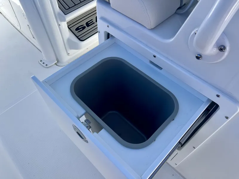 Slide: The Image of Sea Hunt Ultra 275 SE 2026 - 28